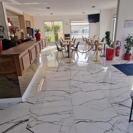 Kyriad Direct Arpajon Bagian luar foto