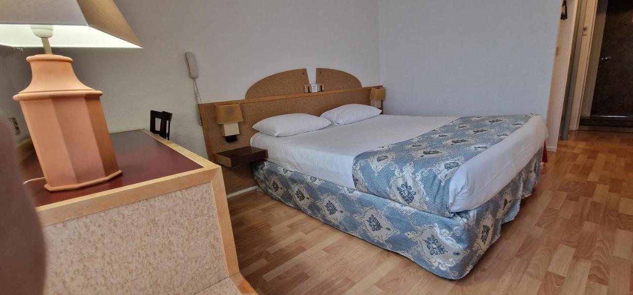 Kyriad Direct Arpajon Bagian luar foto