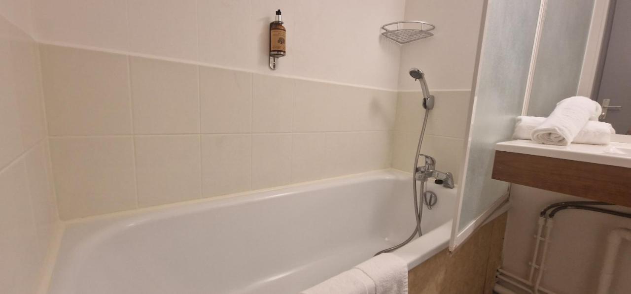 Kyriad Direct Arpajon Bagian luar foto
